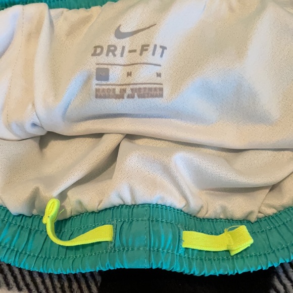 Nike dry fit tempo shorts M - Picture 3 of 3